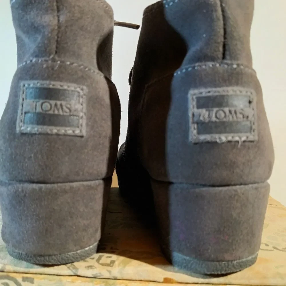 Toms Grey Suede Desert Wedge Bootie sz 4.5